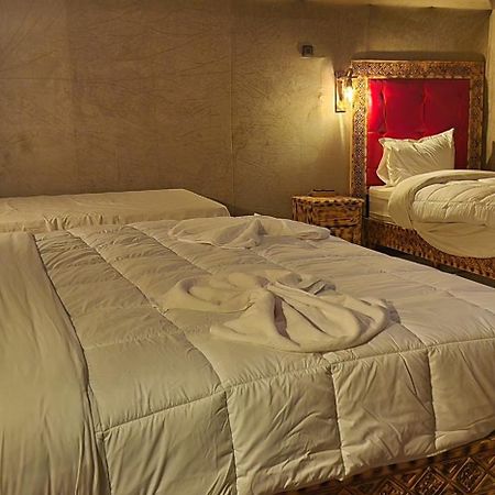 Fabulous Luxury Camp Hotel Merzouga Bagian luar foto