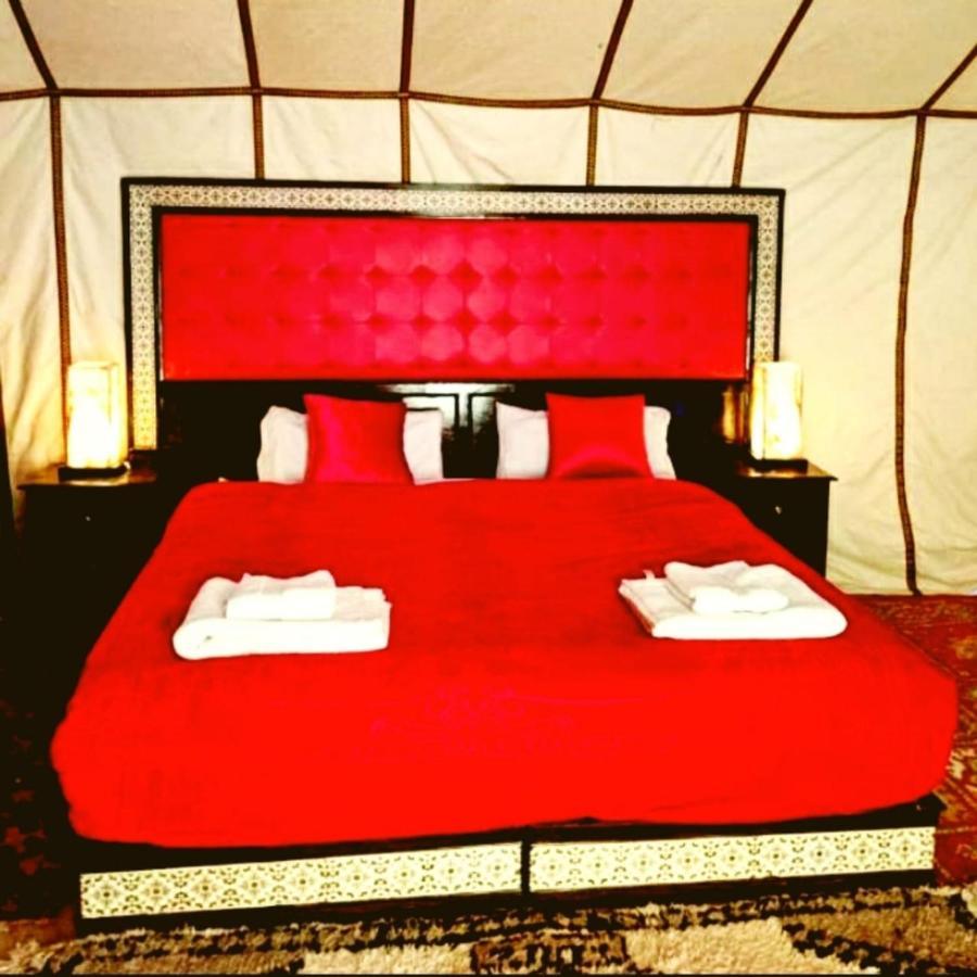 Fabulous Luxury Camp Hotel Merzouga Bagian luar foto