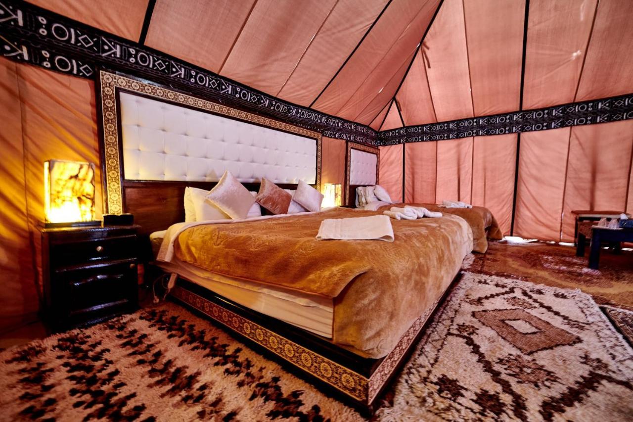 Fabulous Luxury Camp Hotel Merzouga Bagian luar foto