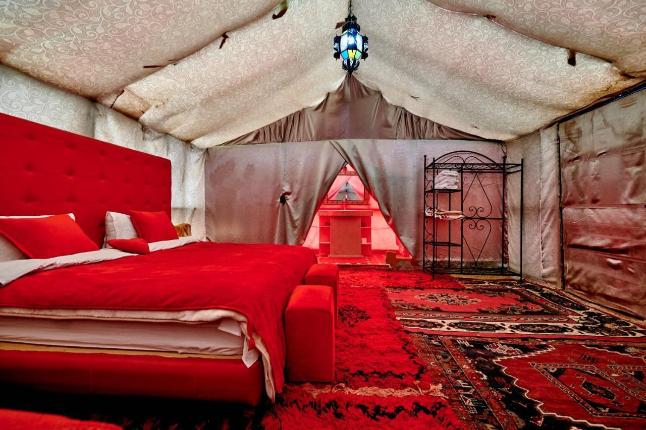 Fabulous Luxury Camp Hotel Merzouga Bagian luar foto