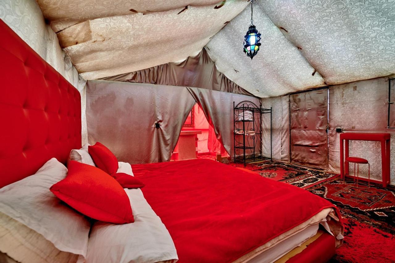 Fabulous Luxury Camp Hotel Merzouga Bagian luar foto